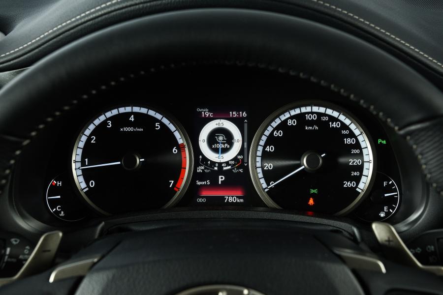 Панель приборов Lexus NX300 F-Sport 2017 года  (ZA) (фото 21 из 40)